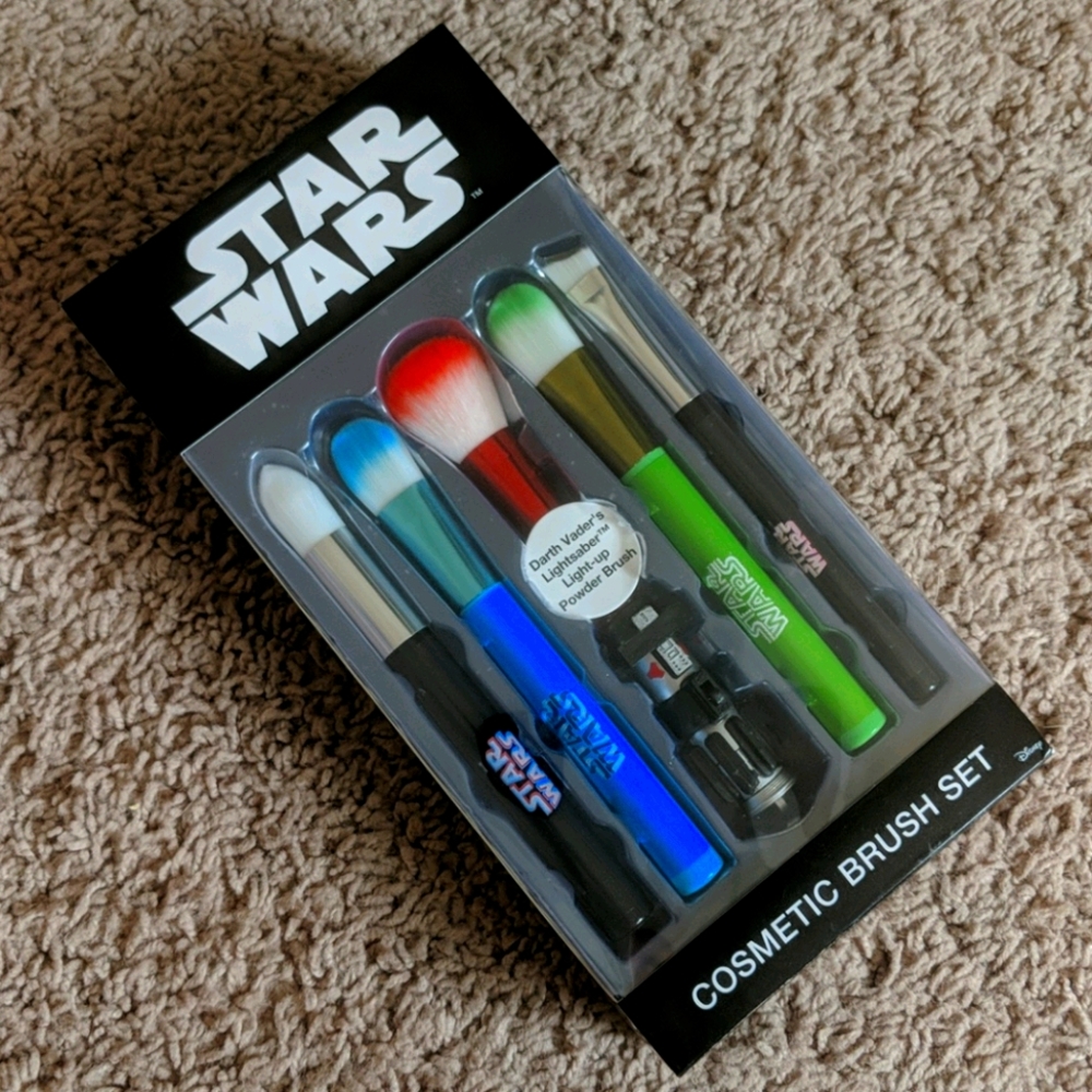 Star Wars cosmetic brushes